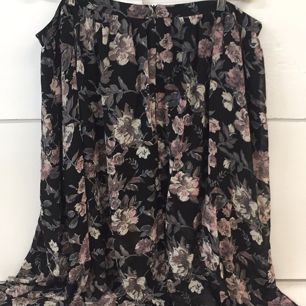 Women’s InLUV Flower Skirt NWT - Picture 3 of 11